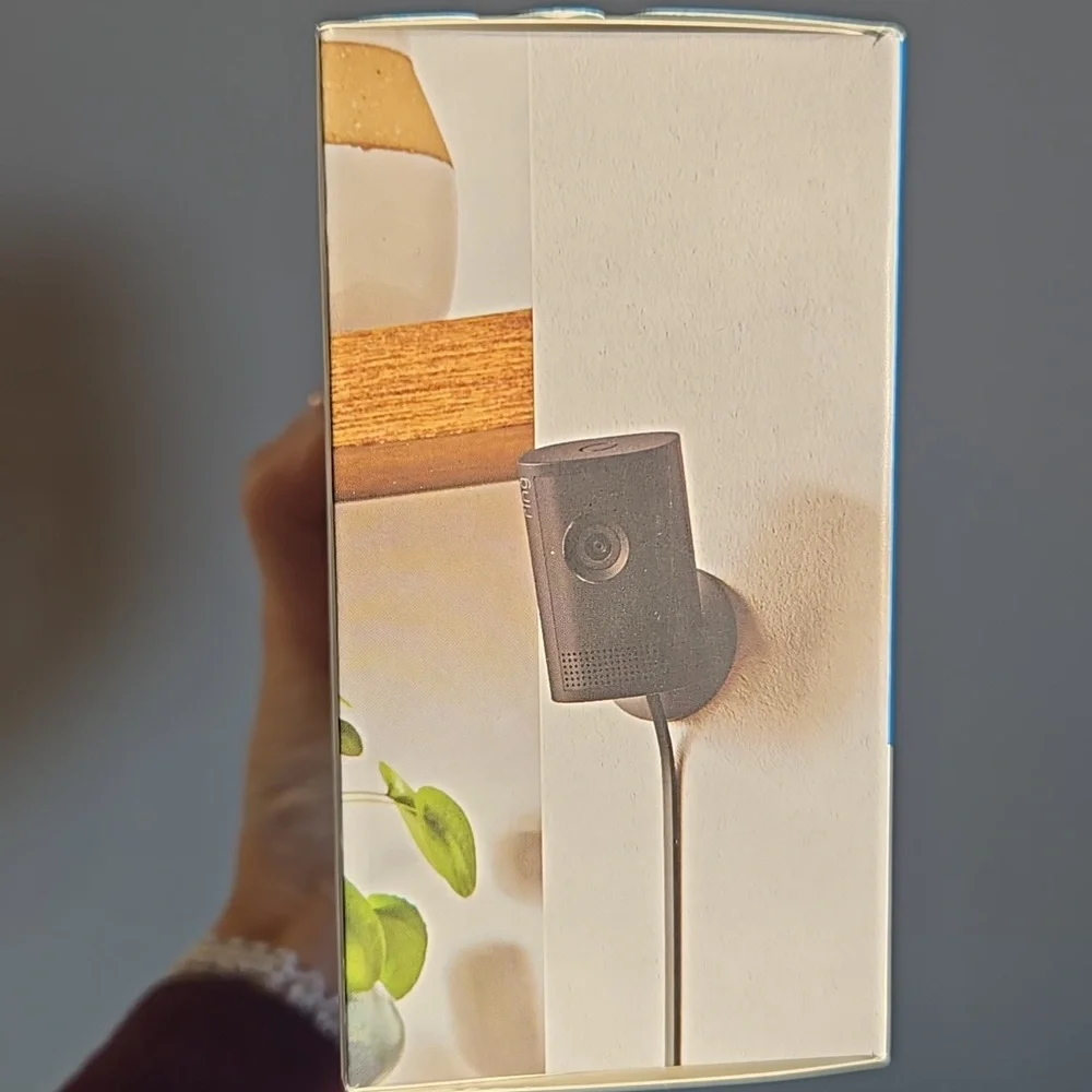 Ring Indoor Cam Plus - Sleek Black Design